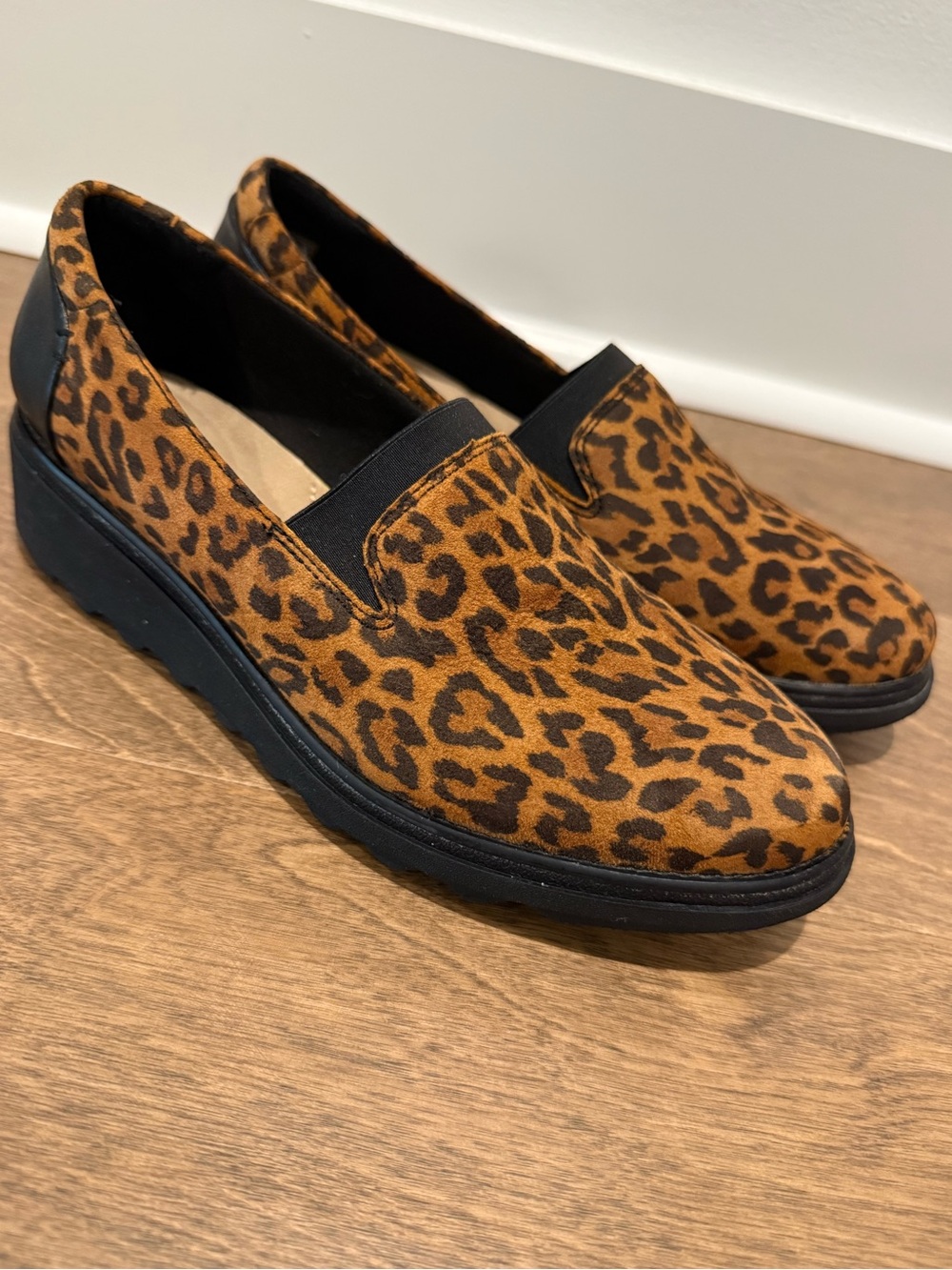 Clarks Women’s Sharon Dolly Loafers Leopard Print Wedge Heel Lightweight 8